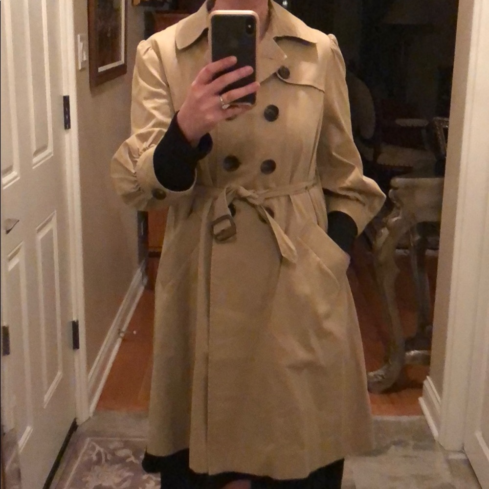 Adorable BCBG Trench